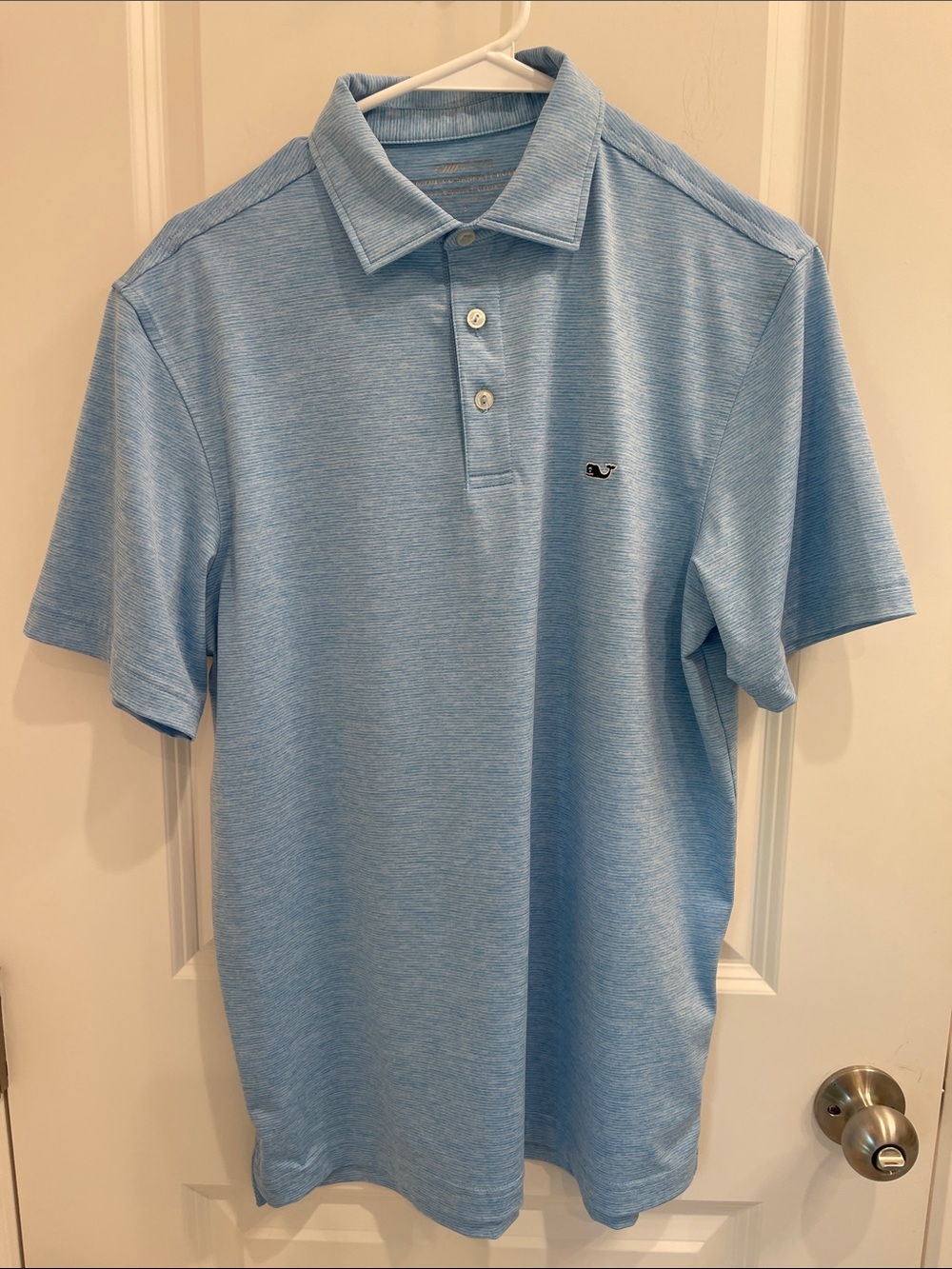 Vineyard Vines Men's Short-Sleeve Polo in Light Blue with Subtle Chest Emblem